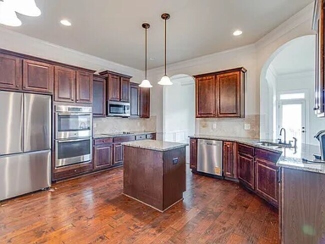 Building Photo - PRICE REDUCED!