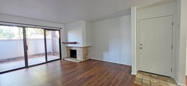 Building Photo - 508 Woodside Oaks