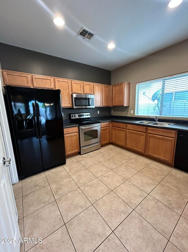 Building Photo - 45168 W Mescal Dr