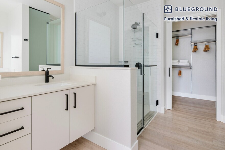 Building Photo - 555 E Evelyn Ave