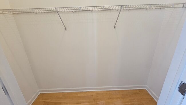 Building Photo - 511 N Hartland Ct