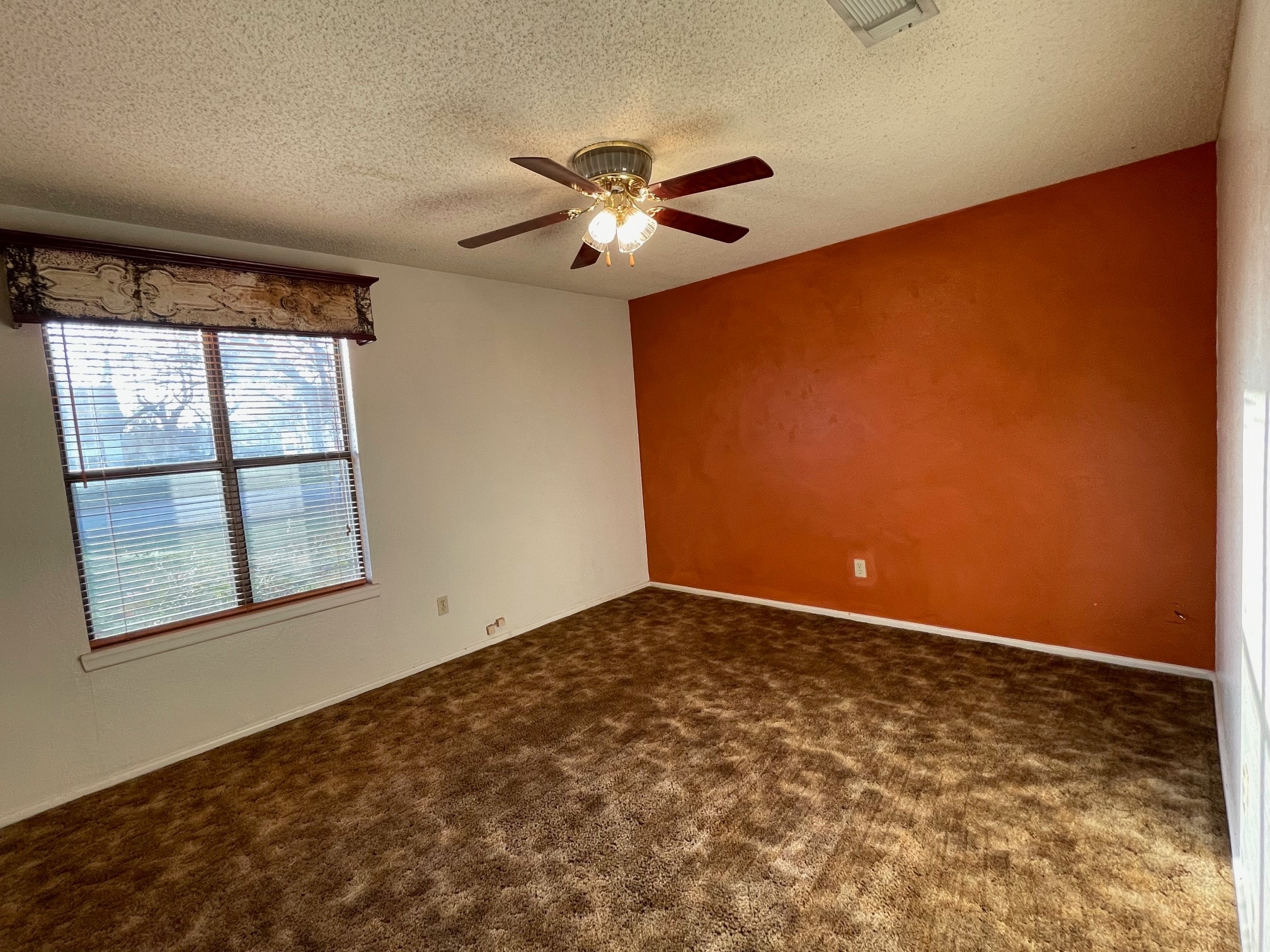 Bedroom 1 - 400 N Tackitt St