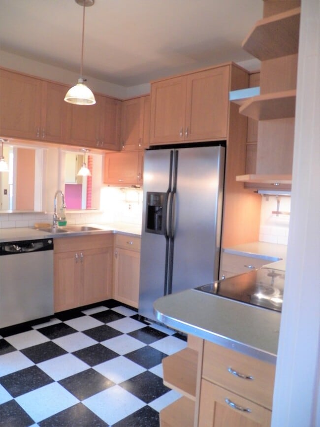 Building Photo - Beautiful Cottage in the Hollywood Distric...