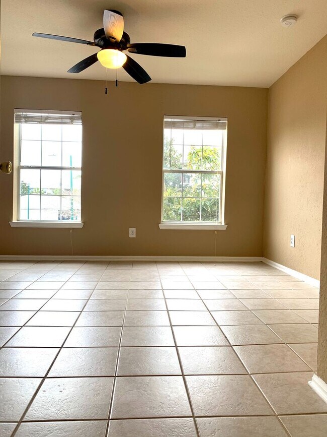 Building Photo - Recently Upgraded Spacious 1B/1B Condo nea...