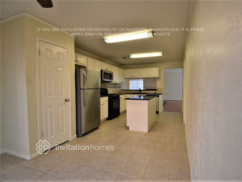 Building Photo - 110 S Village Knoll Cir