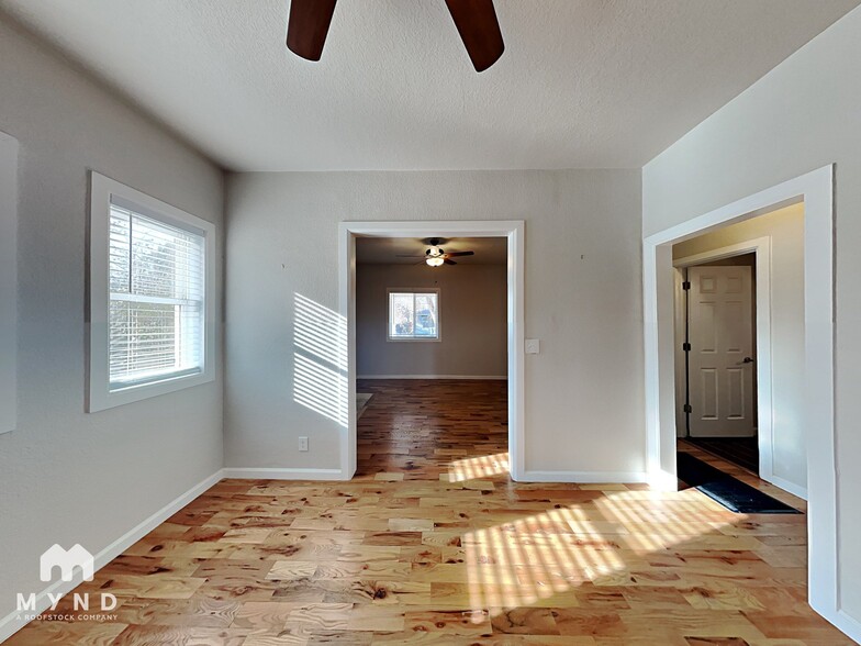 Building Photo - 2426 S Acoma St