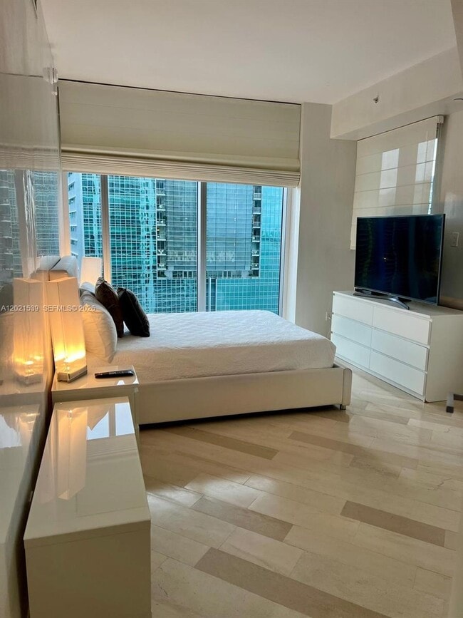 Building Photo - 1300 Brickell Bay Dr