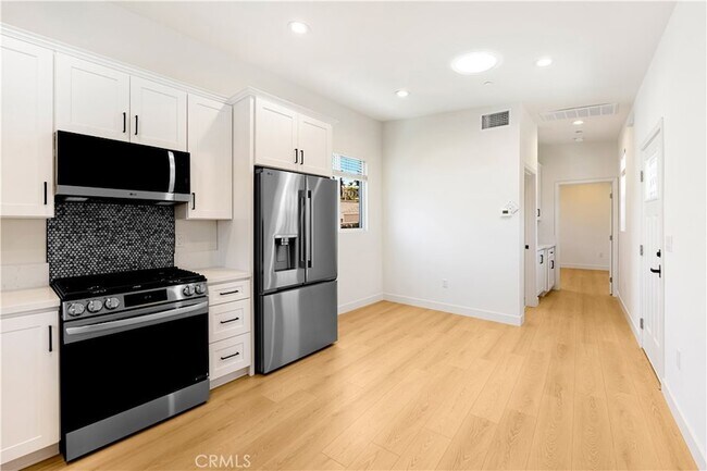 Building Photo - 4040 Somers Ave