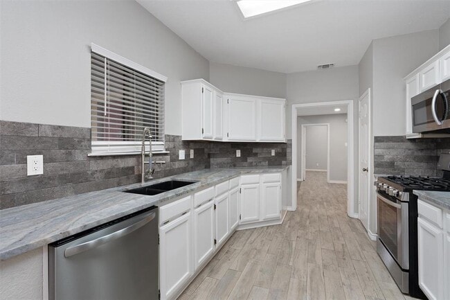 Building Photo - 2302 Windrift Way