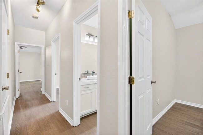 Building Photo - 3726 Sunnyville Dr