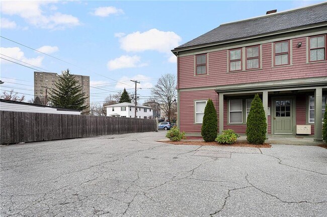 Building Photo - 146 Grove St