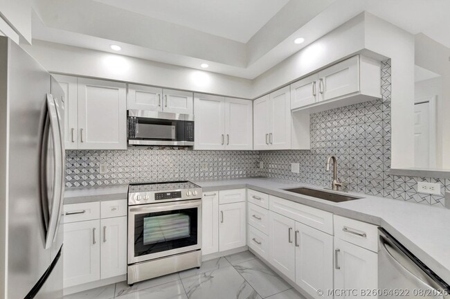 Building Photo - 802 W Windward Way