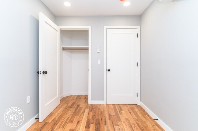 Building Photo - 2289 Pacific St