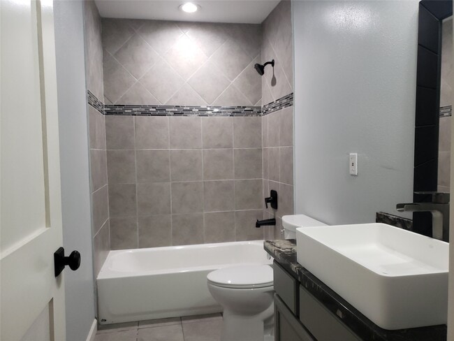 Building Photo - 1503 Ryon St