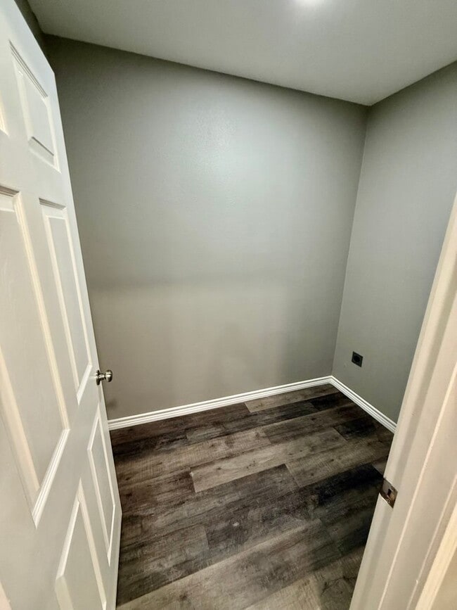 Building Photo - NOW AVAILABLE- 4/2 Completely Remodeled- Never Rented!