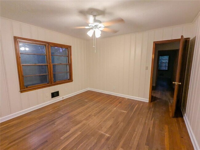 Building Photo - 2019 Bramblewood Dr NE