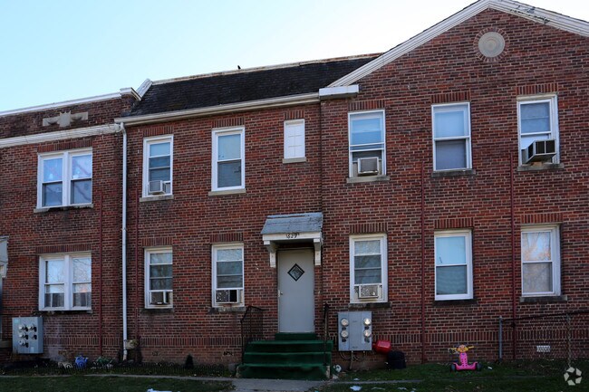 Building Photo - 1629 W VIRGINIA NE