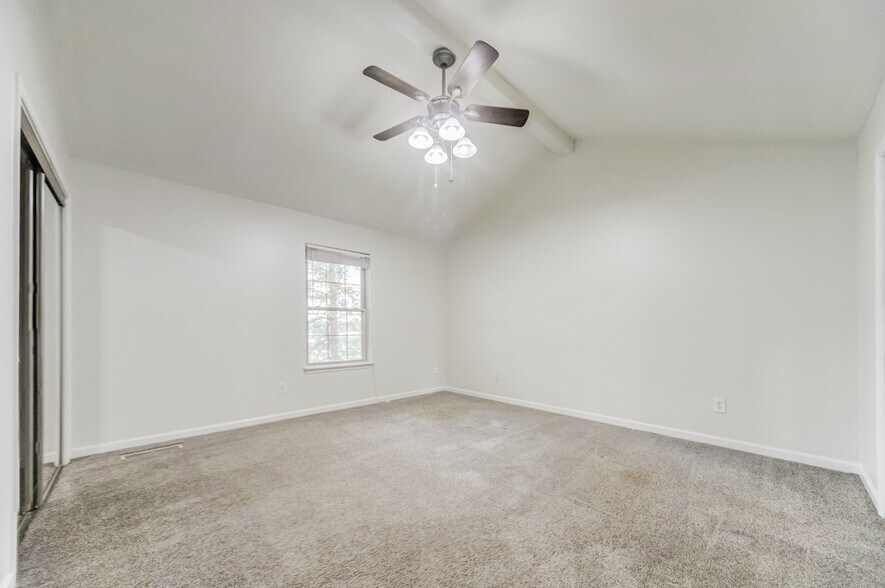 Building Photo - 250 Sanders Ferry Rd