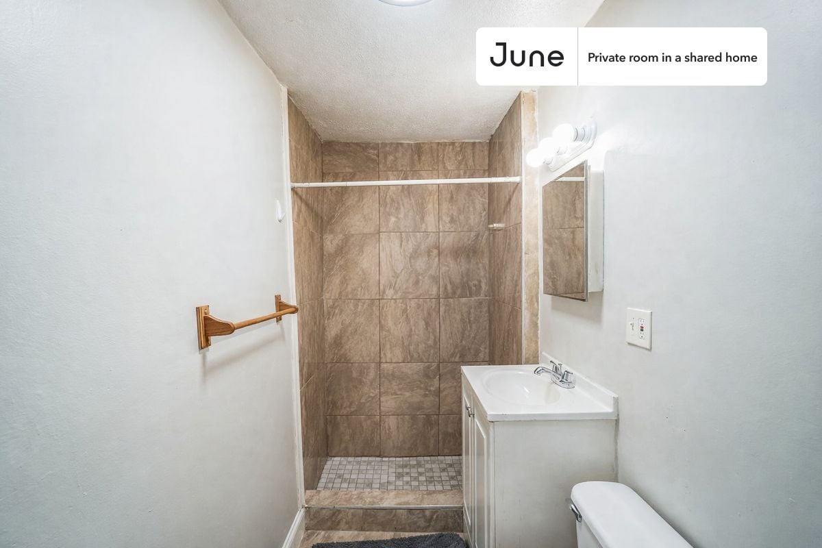 Building Photo - Room in Shared 4 bed/2 bath home in East Cambridge