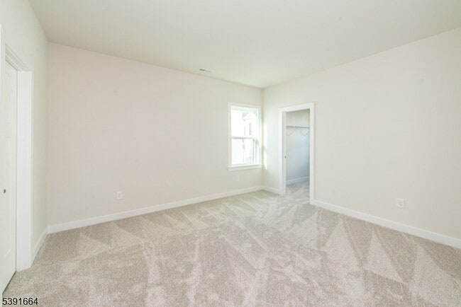 Building Photo - 14 Willow Ln