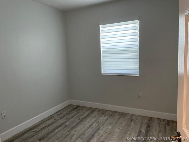 Building Photo - 630 N 69th Ave