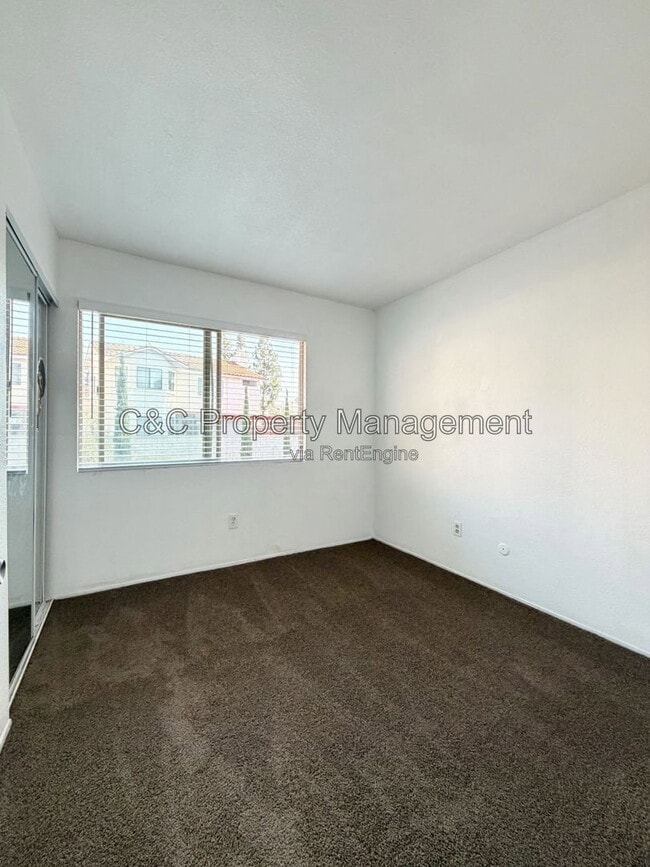 Building Photo - 7099 Russan Ln