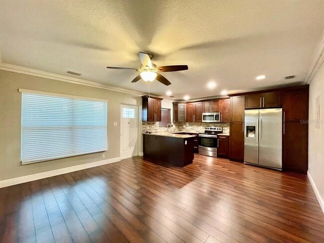 Building Photo - 909 N Excelda Ave