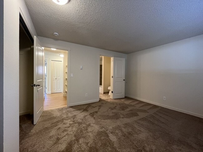 Building Photo - Bright and Airy Home with Stainless Steel Kitchen, Vaulted Ceilings & Washer + Dryer