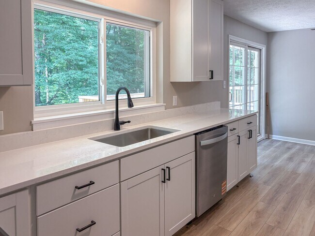 Building Photo - Single Family Residence