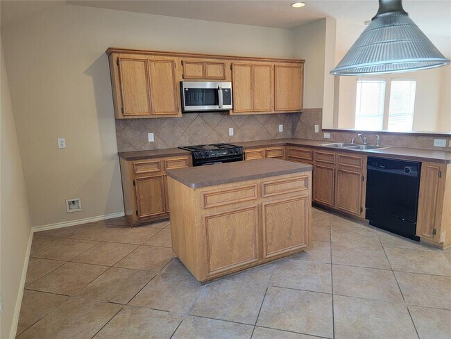 Building Photo - 2734 Troy Dr