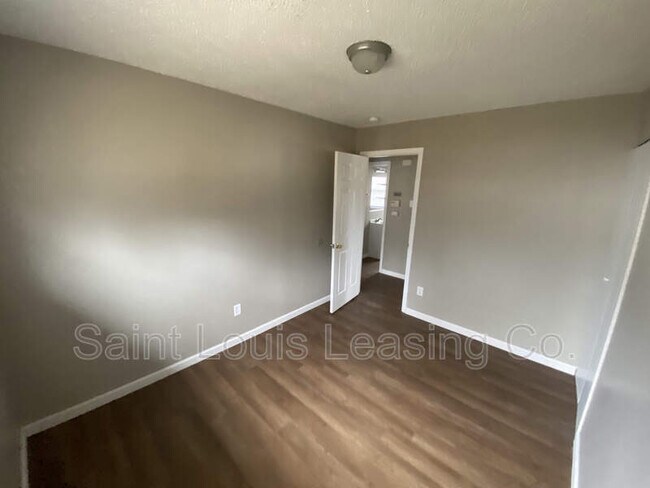 Building Photo - 1090 Howdershell Rd
