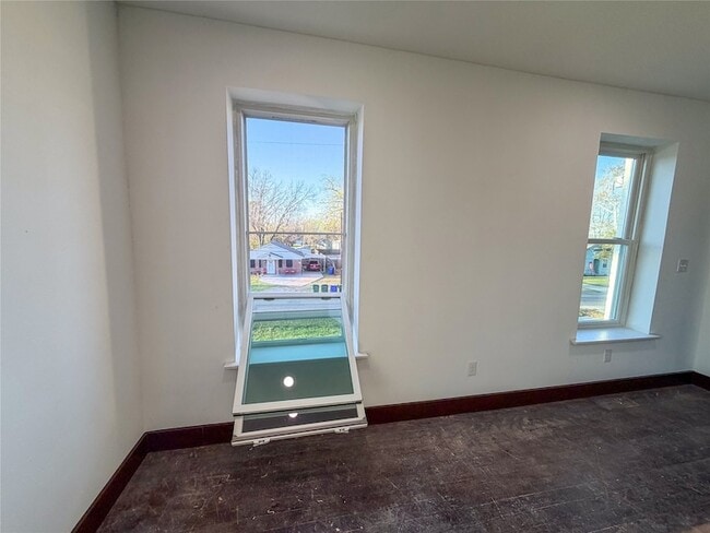 Building Photo - 107 E Stone St