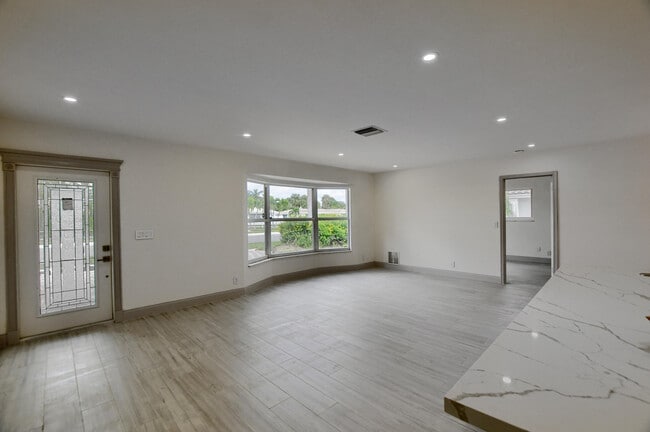 Building Photo - 800 W Camino Real