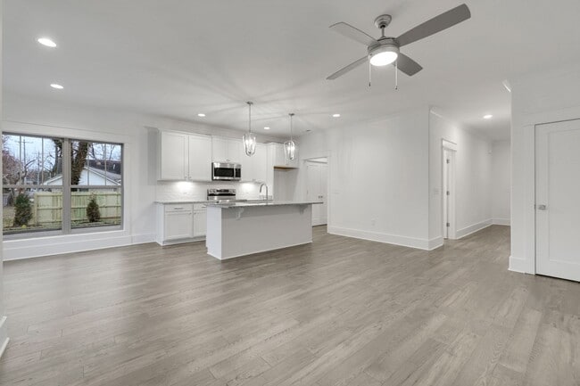 Building Photo - 609 Lee St