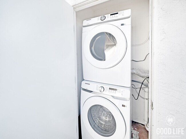 Building Photo - Modern Coastal Living in Solana Beach