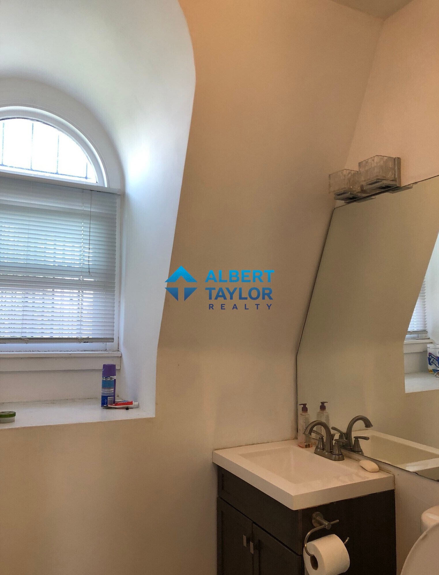 Building Photo - 176 Northampton St