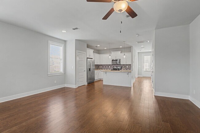 Building Photo - 766 Cottage Park Dr