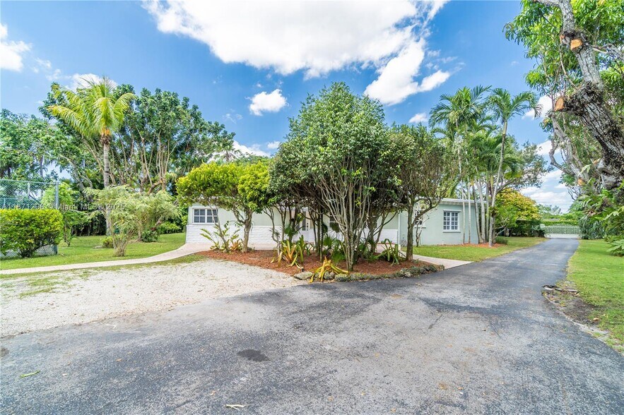 Primary Photo - 7500 SW 75th St