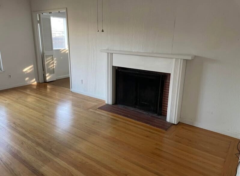 Building Photo - 4623 Goya Pky