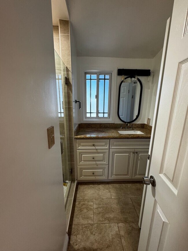 Building Photo - Three Bedroom Pool Home for Rent in Downey!