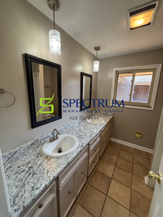 Building Photo - 828 Andy St