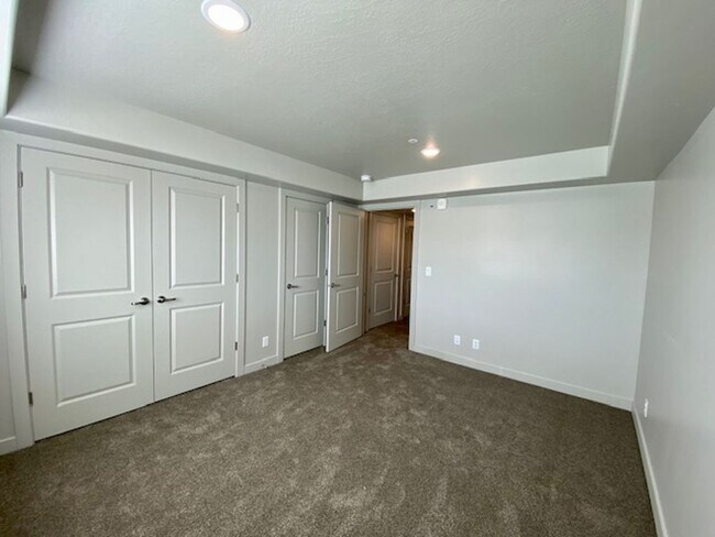 Building Photo - APARTMENT IN GREAT LOCATION FOR RENT!