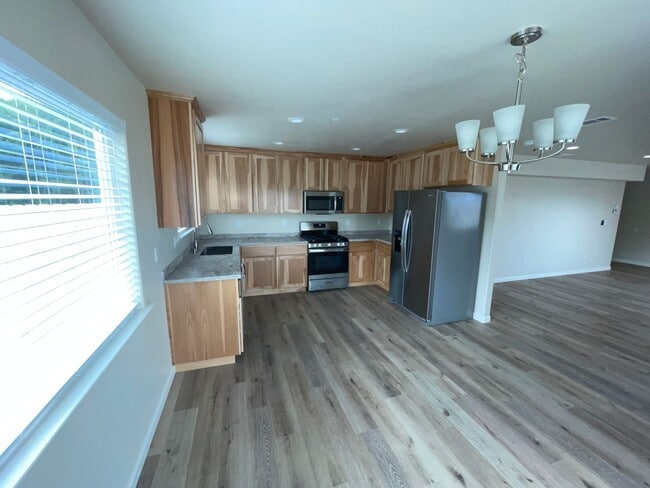 Building Photo - 1122 Chelsea Wy