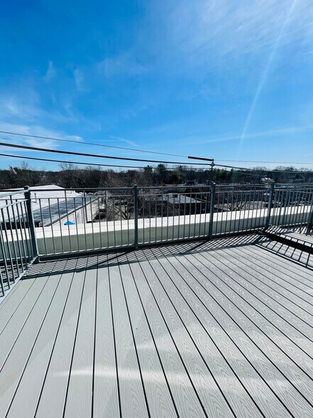 Building Photo - 385 Pleasant St