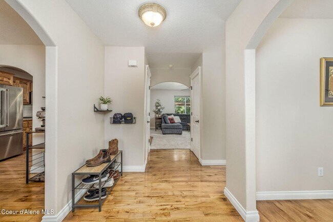 Building Photo - Beautiful home in Broadmore Estates