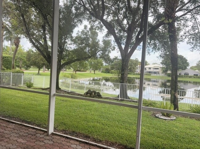 Building Photo - 1400 Lacosta Dr W