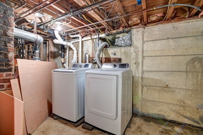 Building Photo - 30 Thayer Ave