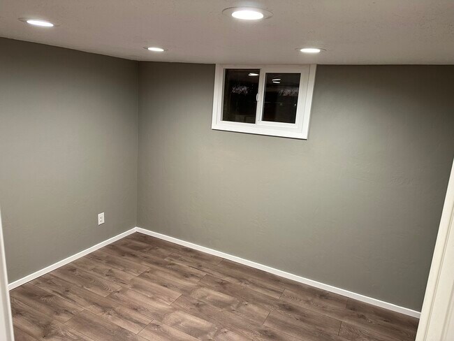 Building Photo - 264 36th St