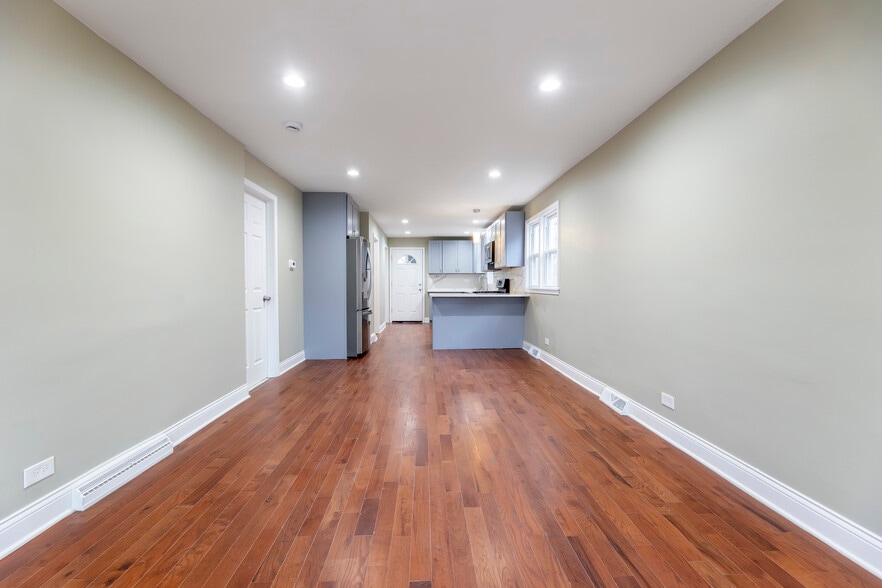 Building Photo - 6327 S Kenneth Ave