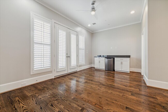 Building Photo - 4001 Lanark Ln